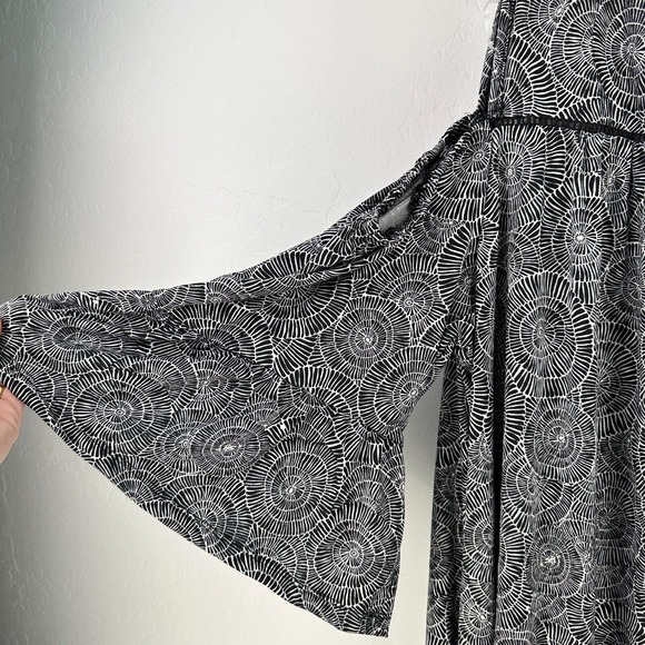 Robert Louis Dress Women 3X Black White Floral Cold Shoulder Stretch Gothic NWT - Picture 2 of 6